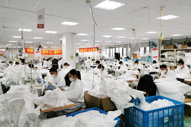 誠（chéng）格防護服生（shēng）產現場