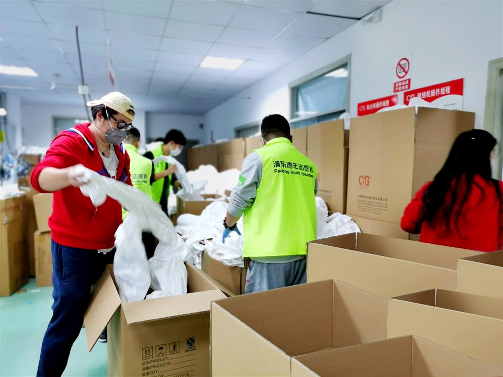 綠馬甲&ldquo;浦（pǔ）東青年誌願者（zhě）&rdquo;，的一次（cì）晚班誌願服務