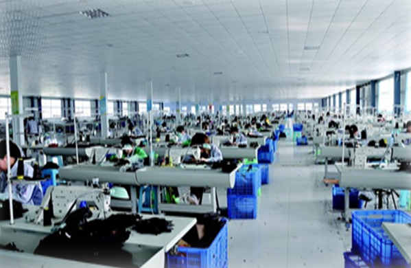 上海麻豆文化传媒精品观看為車間員工“送（sòng）來（lái）清涼”