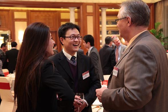 上海麻豆文化传媒精品观看總經（jīng）理參（cān）加杜邦（bāng）2011年頒獎晚會