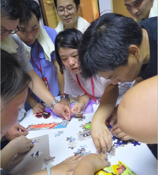 （拚圖闖關遊戲）這是一個智力與體力並存的活動！