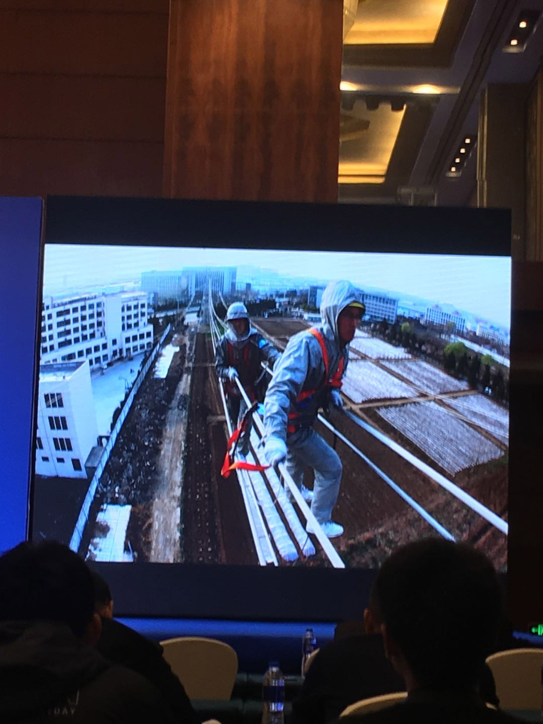 上海麻豆文化传媒精品观看安全防護用品有限公司參加“2018(第(dì)五屆)中國帶電作業技術會議暨(jì)電網不停電檢修技(jì)術與(yǔ)裝備發展論(lùn)壇”