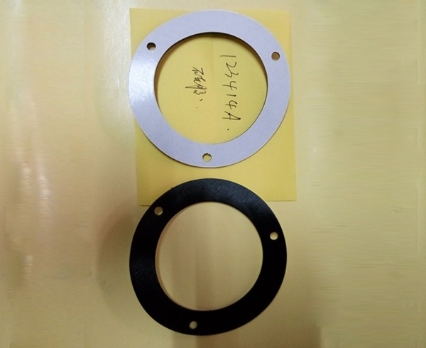 橡（xiàng）膠配件貼雙麵膠